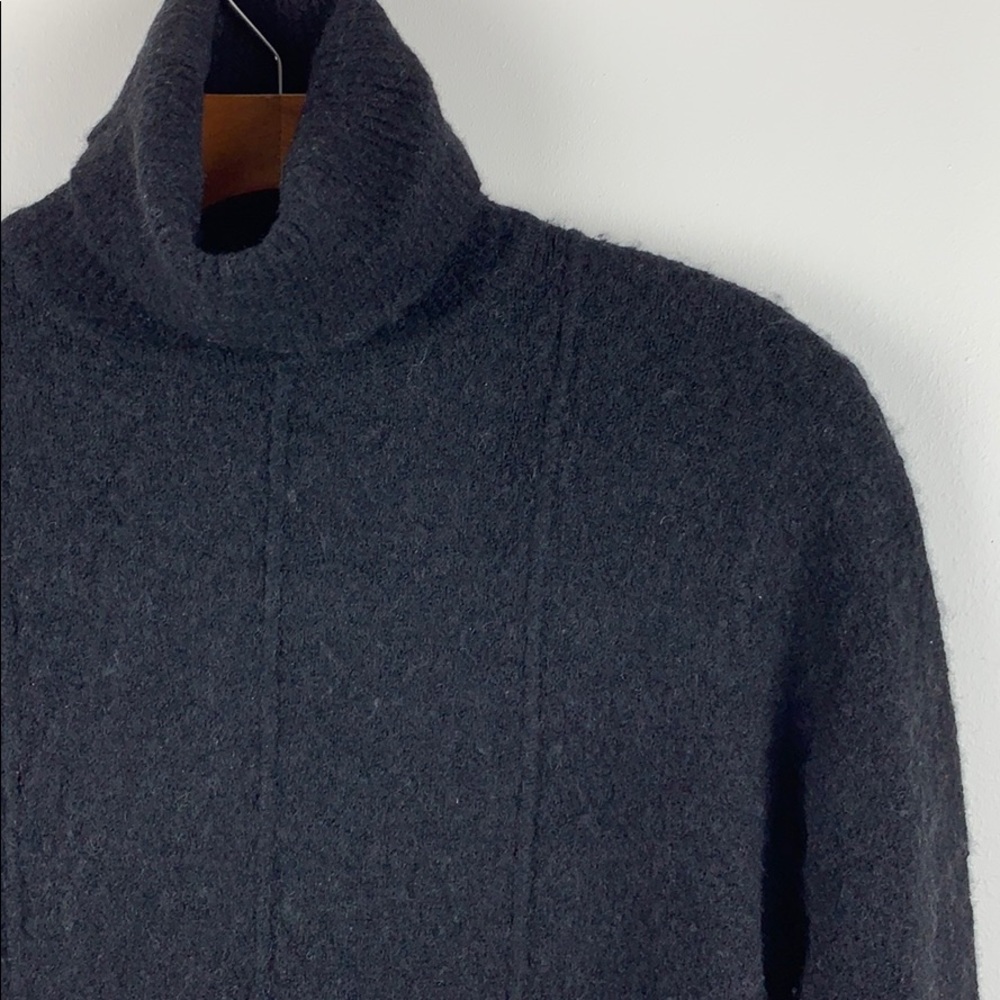 Paraphrase Turtleneck
